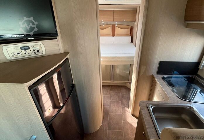 Poluintegrisani kamper BÜRSTNER Ixeo T 734 - Hub/Queensbett - Klima -