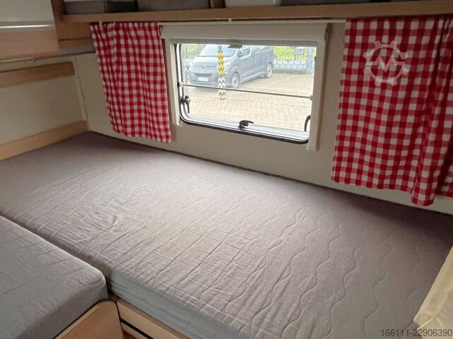 Poluintegrisani kamper SUNLIGHT T 66 - Einzelbetten - Solar - Klima - Tempomat -