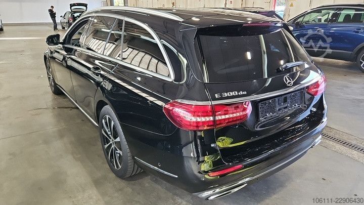 Minibuss MERCEDES-BENZ E 300 de T EXCLUSIVE Interieur 360° DISTRONIC