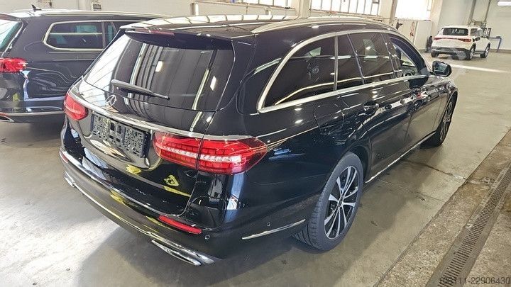 Minibuss MERCEDES-BENZ E 300 de T EXCLUSIVE Interieur 360° DISTRONIC
