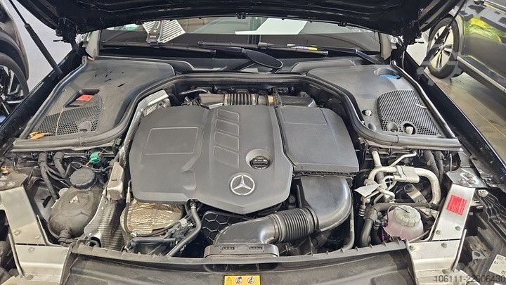 Minibuss MERCEDES-BENZ E 300 de T EXCLUSIVE Interieur 360° DISTRONIC