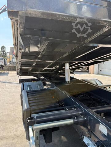 Ciężarówka z wywrotką Iveco EUROCARGO 90E210