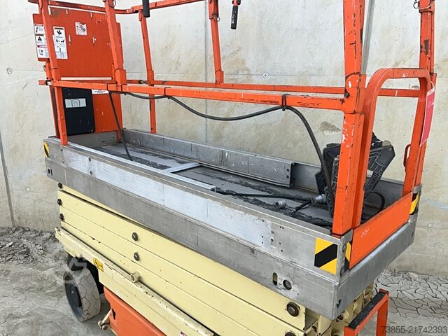 Stół podnoszący nożycowy JLG 2630 Es (10m)