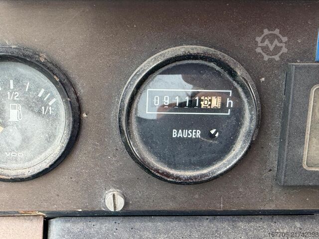 Kołowa układarka asfaltu Dynapac F121-6W