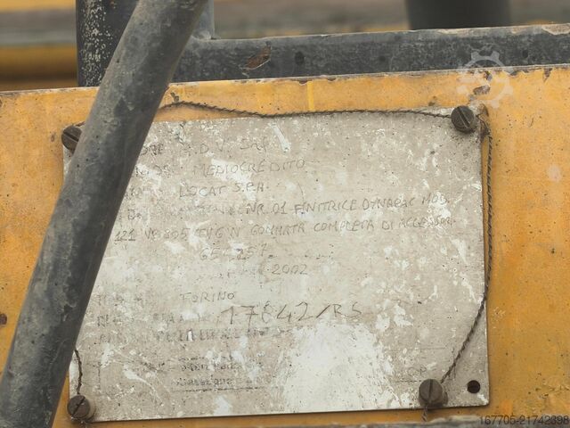 Kołowa układarka asfaltu Dynapac F121-6W