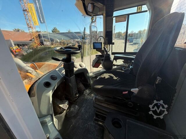 Chargeuse sur pneus LIEBHERR L580 X power