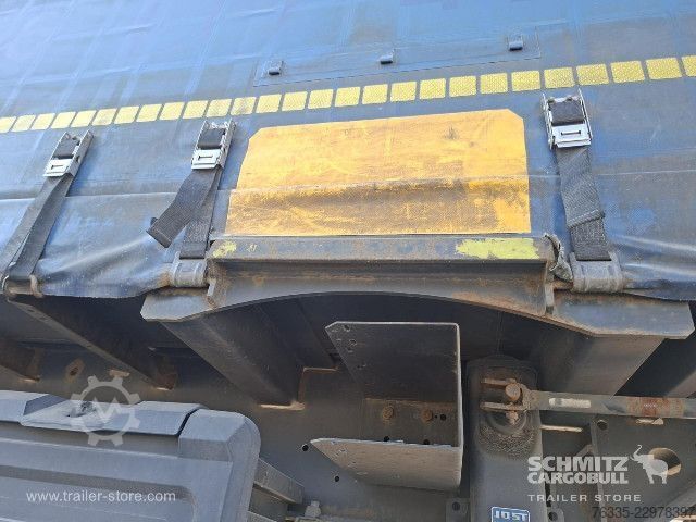 Semi-remorque bâchée Kögel Curtainsider Mega