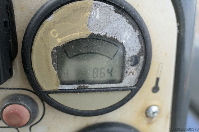 Viljuškar sa prednjim utovarivačem MOFFETT M4 20.4, 890 Std., 2.0to. Traglast, 4x am Lager