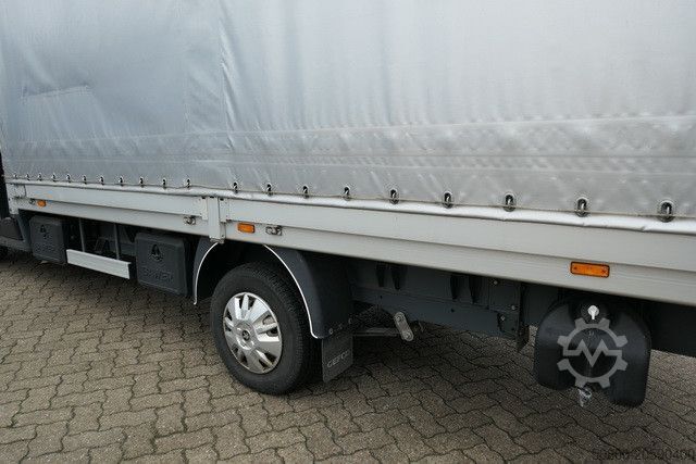 Gardinsidad skåpbil PEUGEOT Boxer 4x2, Schlafliege, Klima, 100tkm, 4,8mtr.