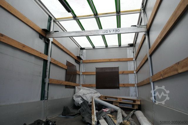 Gardinsidad skåpbil PEUGEOT Boxer 4x2, Schlafliege, Klima, 100tkm, 4,8mtr.