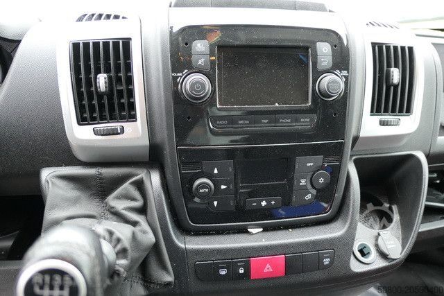 Gardinsidad skåpbil PEUGEOT Boxer 4x2, Schlafliege, Klima, 100tkm, 4,8mtr.