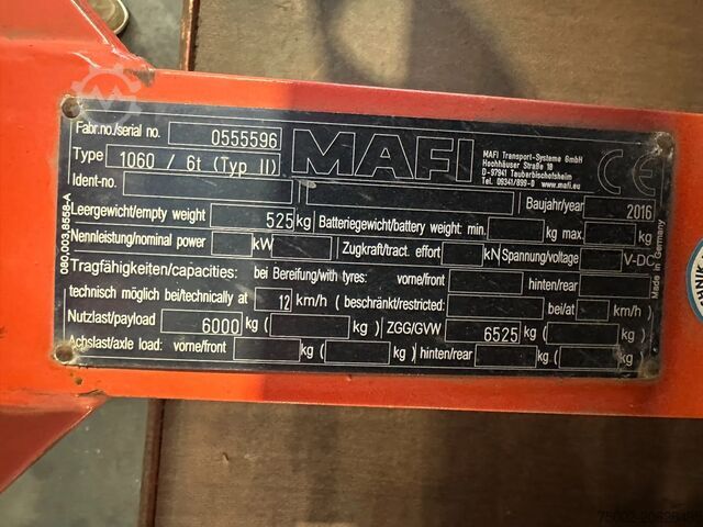 Platform vrachtwagen Mafi stack of 2x double-steered and connectable heav...