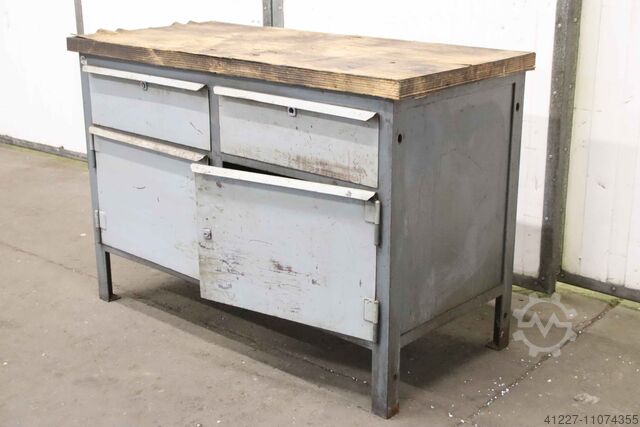 Werkbank unbekannt 1255/595/H850 mm