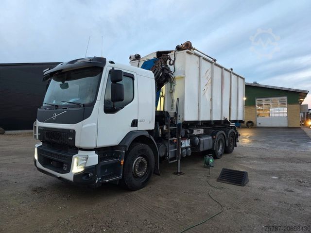 Kroklastbil VOLVO FE 320 6x2/4 Abroller mit Cont. + Kran HMF 1820