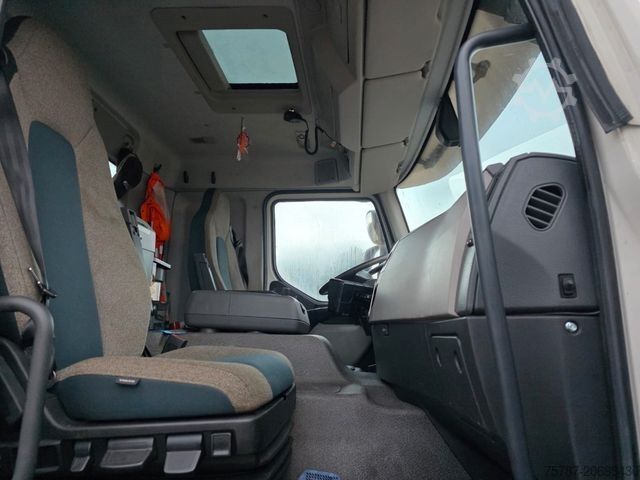 Kroklastbil VOLVO FE 320 6x2/4 Abroller mit Cont. + Kran HMF 1820