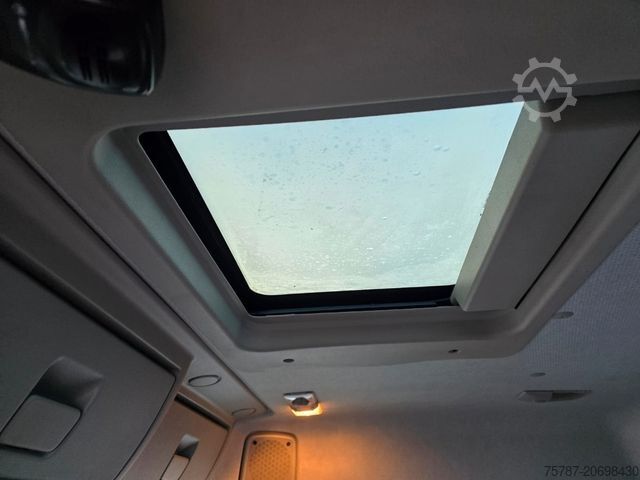 Kroklastbil VOLVO FE 320 6x2/4 Abroller mit Cont. + Kran HMF 1820