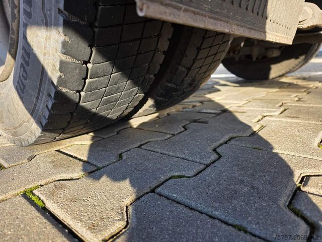 Gardinsidad skåpbil IVECO 80-220 Eurocargo, Gardine, ladebordwand