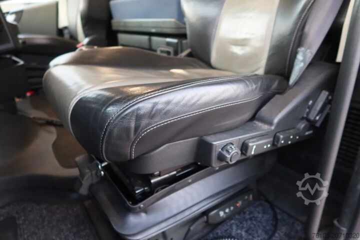 Standaard-SZM Volvo FH FH 500 Globetrotter Full Air suspension.