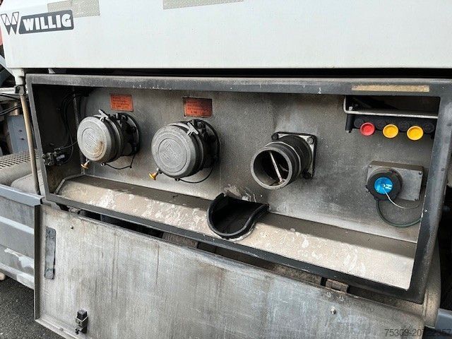 LKW mit Tankaufbau 13.100 Liter Willig Tankaufbau + 2xSchlauchhaspe