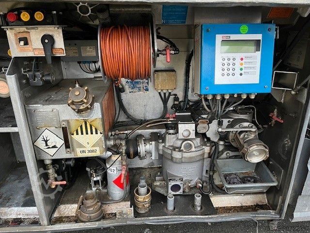 LKW mit Tankaufbau 13.100 Liter Willig Tankaufbau + 2xSchlauchhaspe
