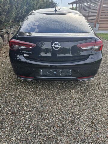 Autovettura Opel Insignia
