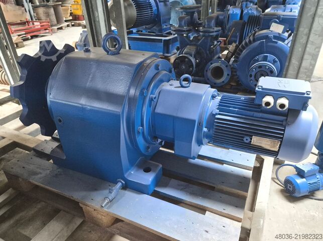 Motorreductor de servicio pesado SEW-EURODRIVE R143/R82 5,5kW