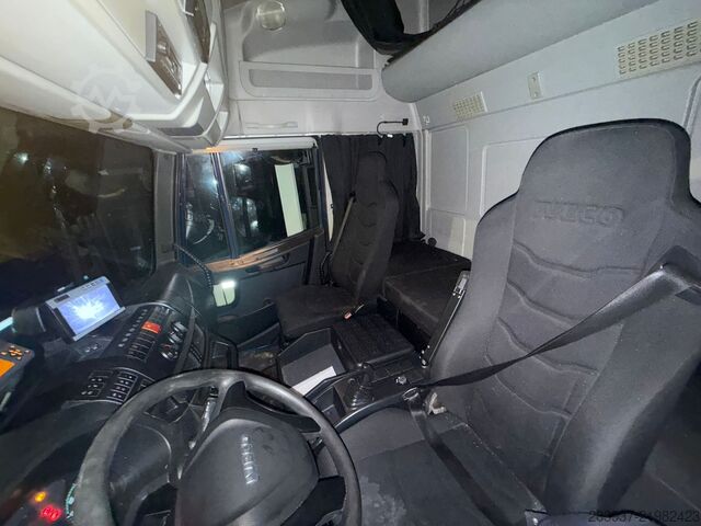 Valníkový nákladní automobil s plachtou IVECO ML 140 E 250
