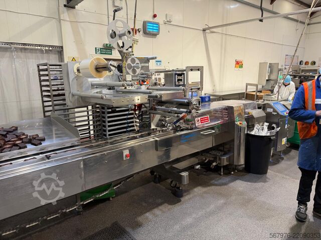 Verpackungslinie Fuji Packaging / Loma Systems FW3410 Muffin/Cake/Brownie Packing Line