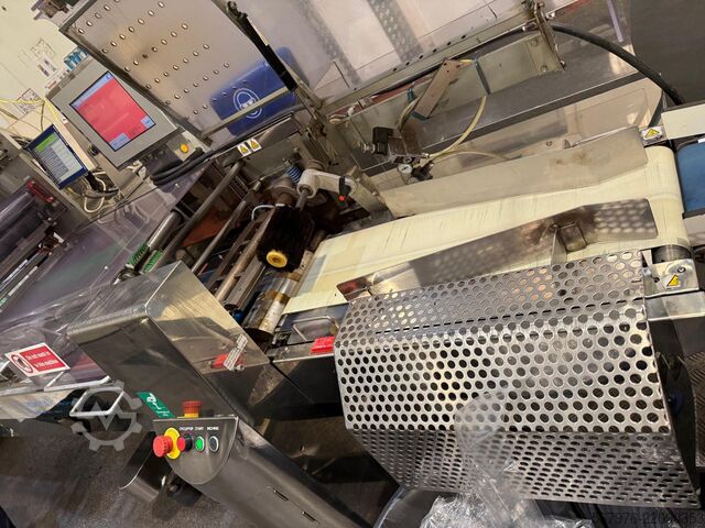 Verpackungslinie Fuji Packaging / Loma Systems FW3410 Muffin/Cake/Brownie Packing Line
