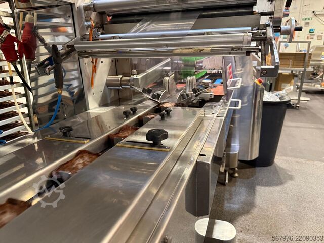 Verpackungslinie Fuji Packaging / Loma Systems FW3410 Muffin/Cake/Brownie Packing Line