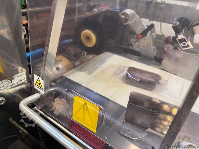 Verpackungslinie Fuji Packaging / Loma Systems FW3410 Muffin/Cake/Brownie Packing Line