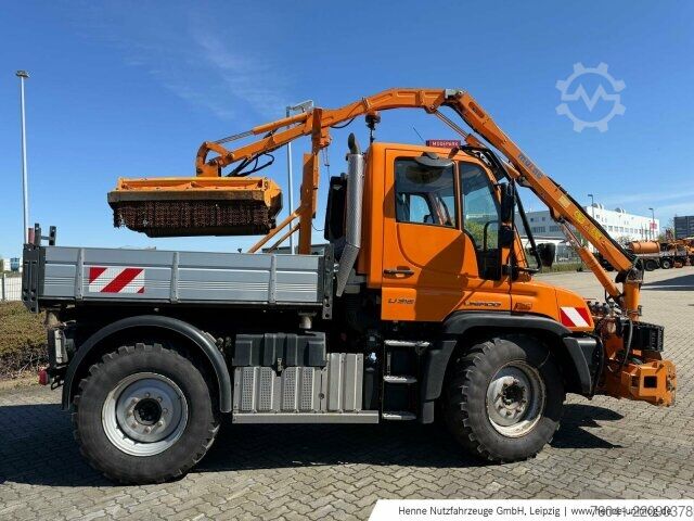 Macchina agricola Mercedes-Benz Unimog U 318