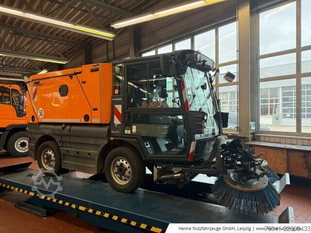 Landmaschine Aebi Kompaktkehrmaschine Swingo 200