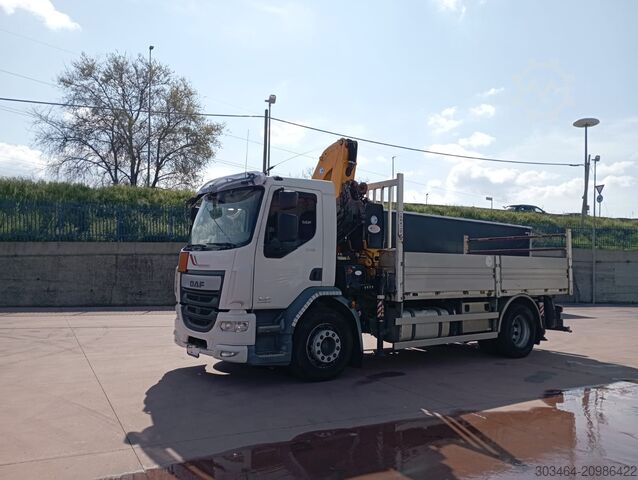 żuraw samochodowy DAF LF 18T LF 320 CV con gru EFFER
