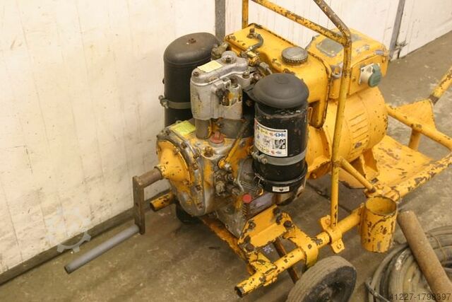 Agitador de botellas con 2 botellas Wacker mit Dieselmotor