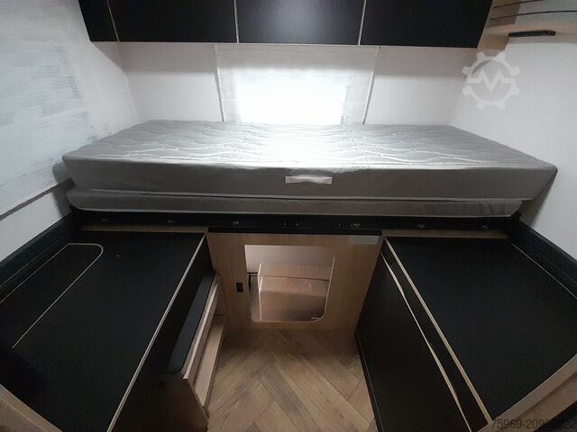 Semi-integrated camper CHAUSSON 724 ETAPE LINE