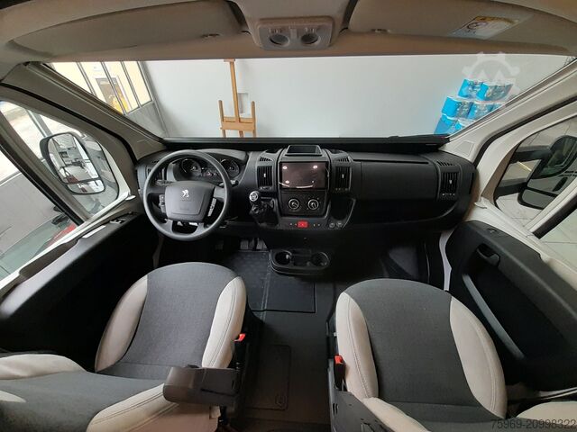 Semi-integrated camper CHAUSSON 724 ETAPE LINE