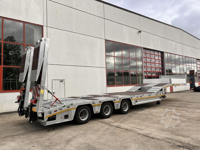 Låglastarsläpvagn Möslein ST 3  3 Achs Satteltieflader neu