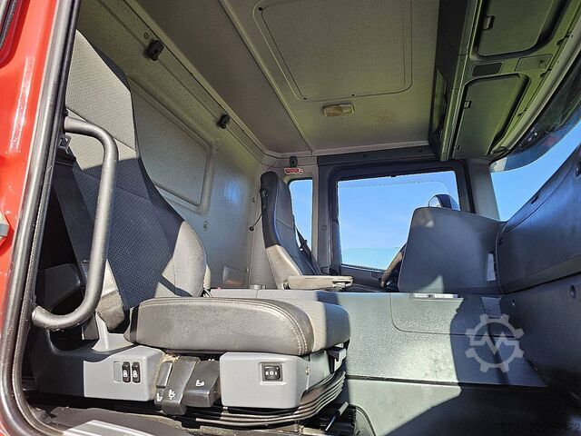Volquete con grúa SCANIA P410 HIAB XS122