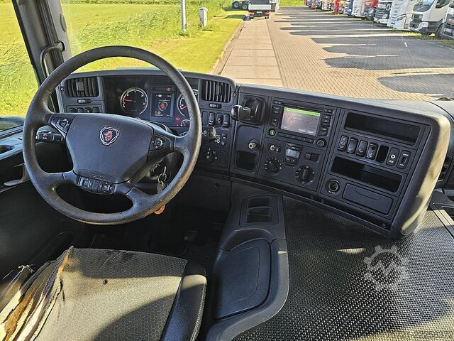 Volquete con grúa SCANIA P410 HIAB XS122