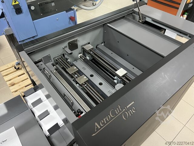 Echipament de biguire, echipament de tăiere longitudinală și ghilotină Uchida Aero Cut One Creaser, Slitter, and Cutter