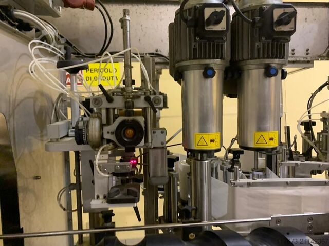 Gebruikte Omar 2010 droog-, capsuleer- en etiketteermonoblock – 1500 flessen/uur Omar Srl SMPH2