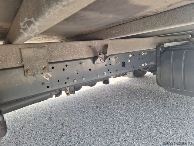 BESTELWAGEN IN MULTIPLEX MET LAADKLEP Iveco Eurocargo ML75E19P
