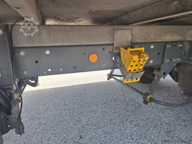 BESTELWAGEN IN MULTIPLEX MET LAADKLEP Iveco Eurocargo ML75E19P