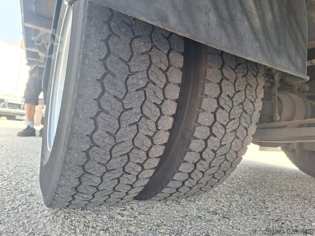 BESTELWAGEN IN MULTIPLEX MET LAADKLEP Iveco Eurocargo ML75E19P