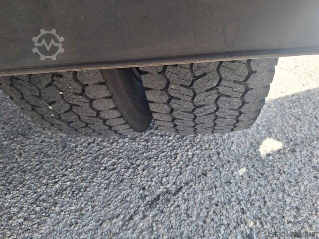 BESTELWAGEN IN MULTIPLEX MET LAADKLEP Iveco Eurocargo ML75E19P