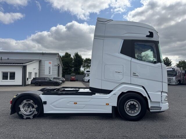 Standardowy ciągnik siodłowy DAF XG+ 530 FT 4x2 VExec Standklima Intarder Leder