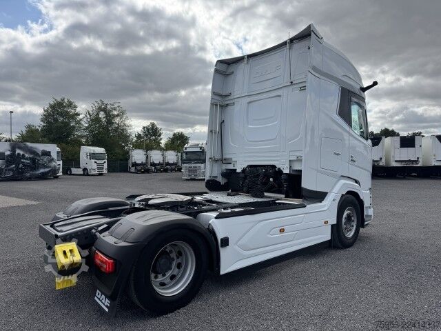 Standardowy ciągnik siodłowy DAF XG+ 530 FT 4x2 VExec Standklima Intarder Leder