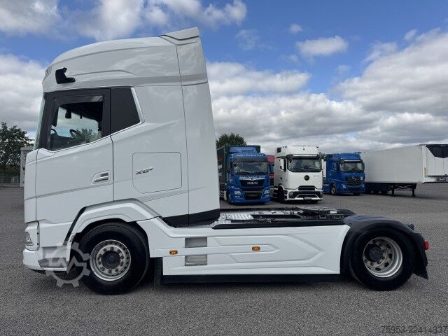 Standardowy ciągnik siodłowy DAF XG+ 530 FT 4x2 VExec Standklima Intarder Leder