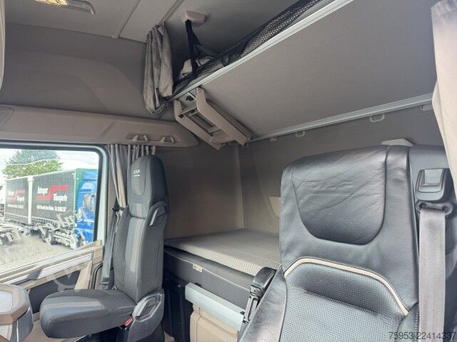 Standardowy ciągnik siodłowy DAF XG+ 530 FT 4x2 VExec Standklima Intarder Leder